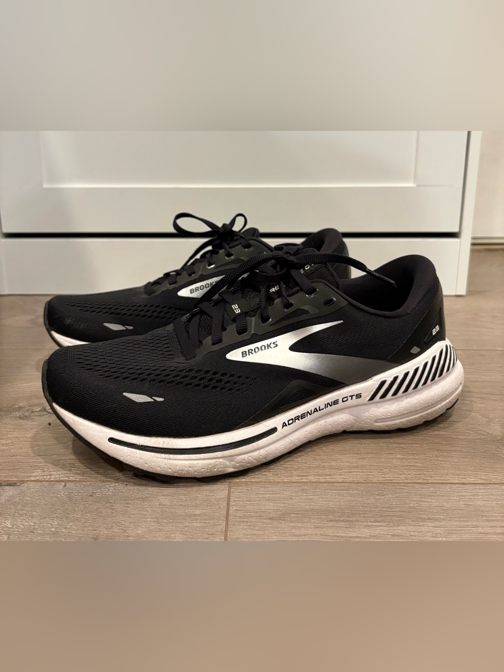 Brooks Adrenaline GTS 23 Womens Size 10B Black Athletic Running Shoes Sneakers